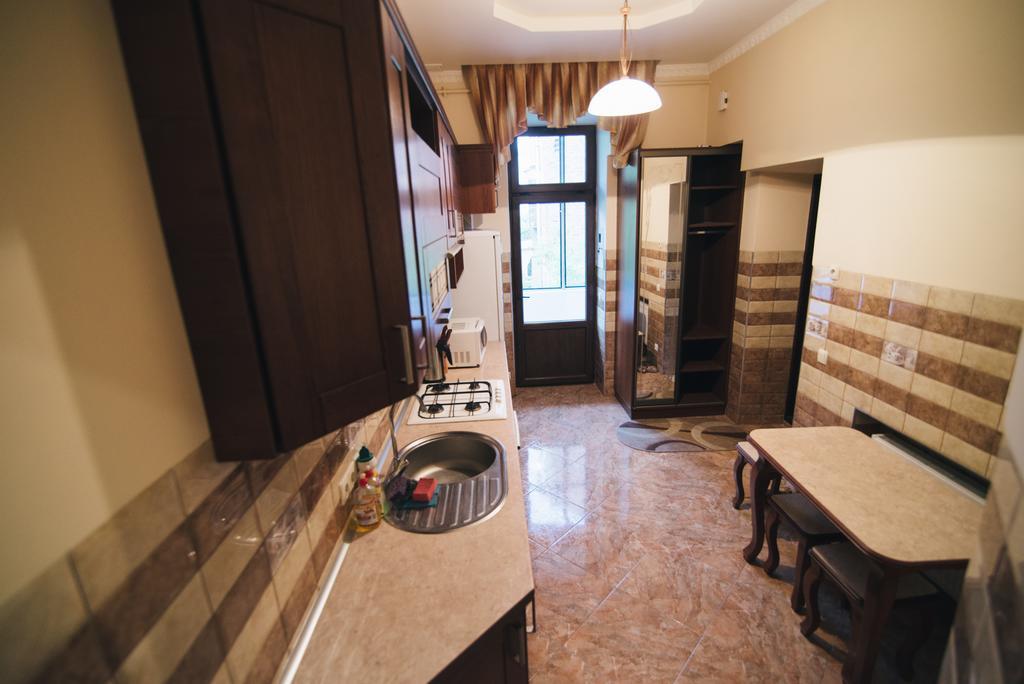 Apartment On Bernarda Meretyna Lemberg Exterior foto